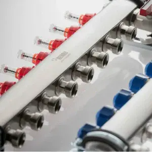 REHAU 14 ağızlı debi göstergeli çelik yerden ısıtma kollektörü.